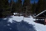 The shuttlebus shelter and ranger station at the Bear Lake TH.